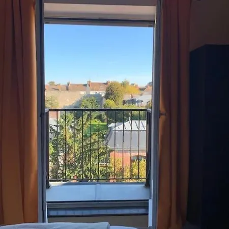 Daire Calme, Grand Parquet,chateau,insead